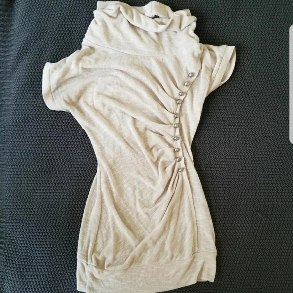 Short Sleeve Loose Turtle Neck Shirt.